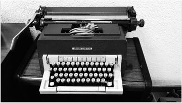 Molduras Y Rodapies Saez maquina de escribir antigua